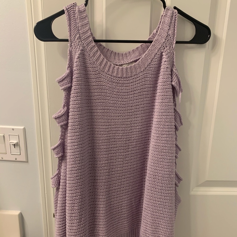 Cut out sleeved sweater only worn once